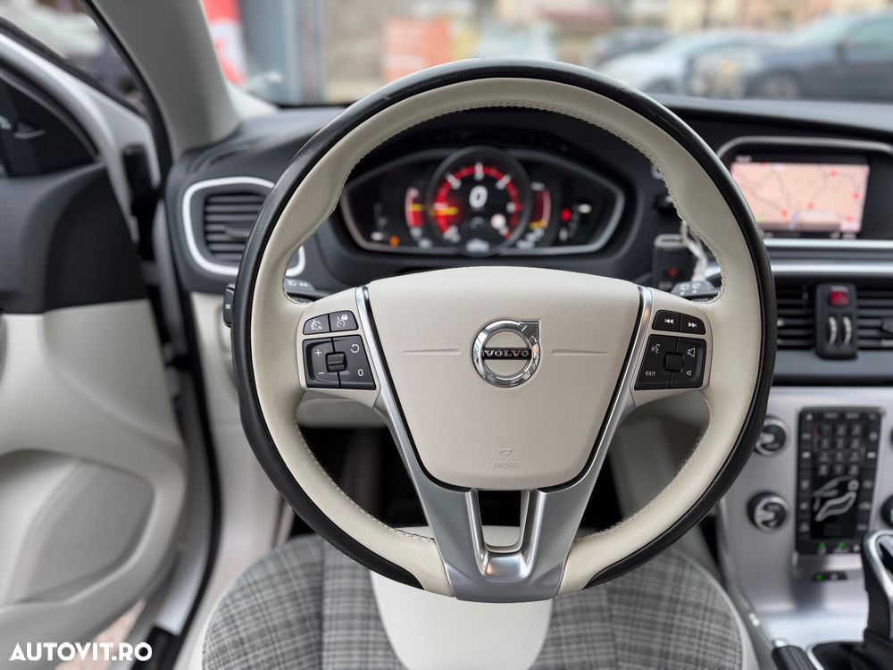 Volvo V40 D4 Geartronic Summum - 6