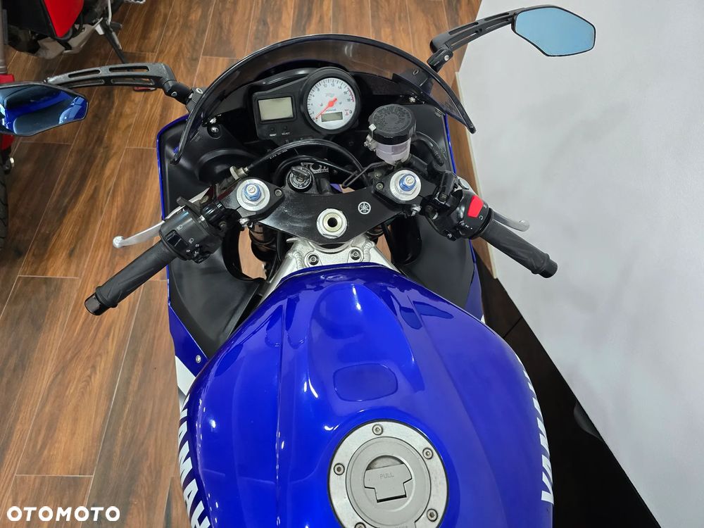 Yamaha R6 - 11