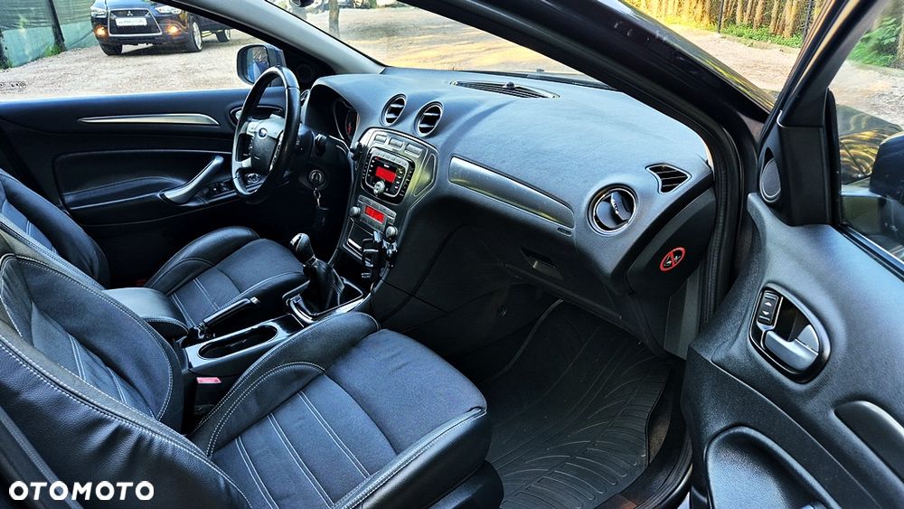 Ford Mondeo 2.0 Ghia X100 / X - 38