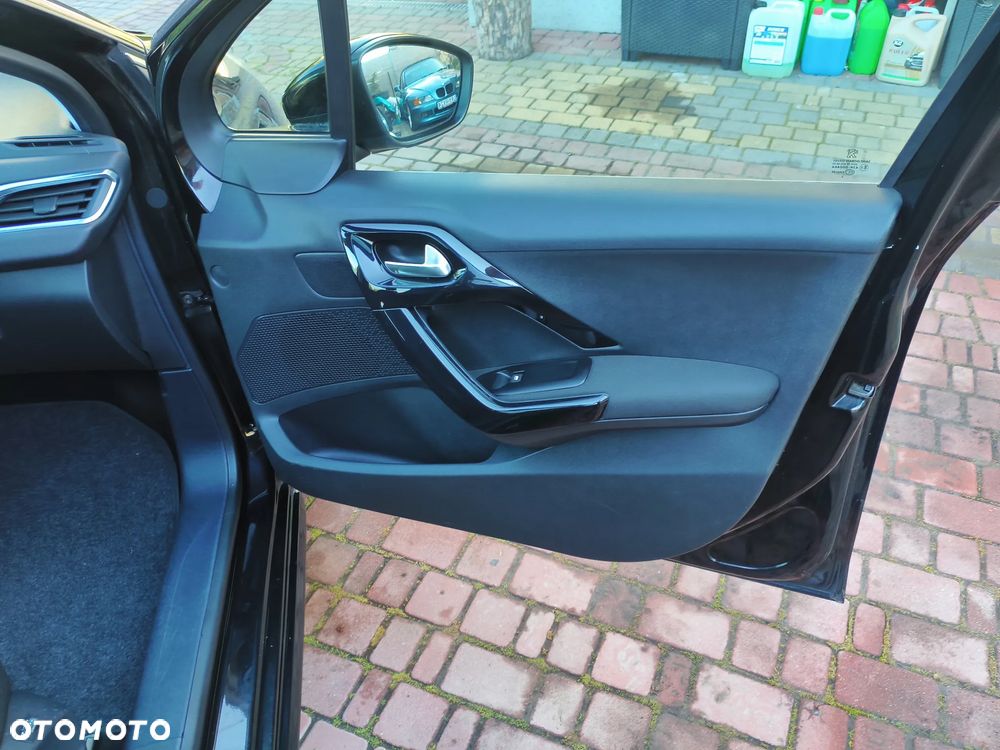 Peugeot 208 82 VTI Allure - 18