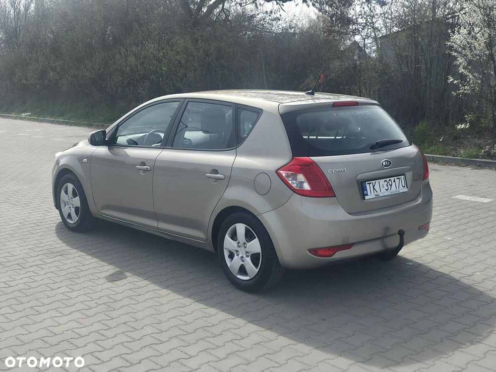 Kia Ceed - 4
