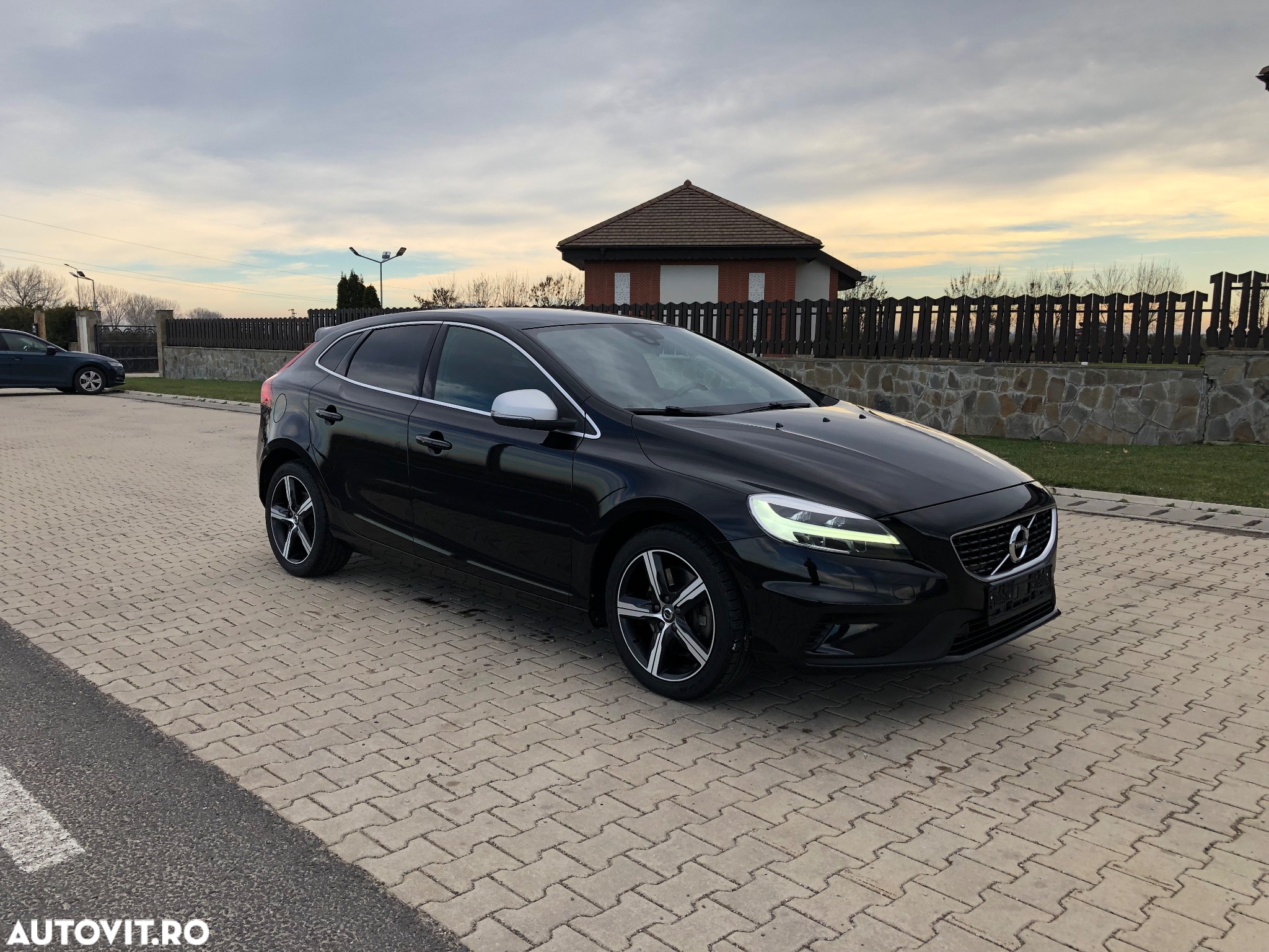 Volvo V40 D3 Geartronic RDesign - 25