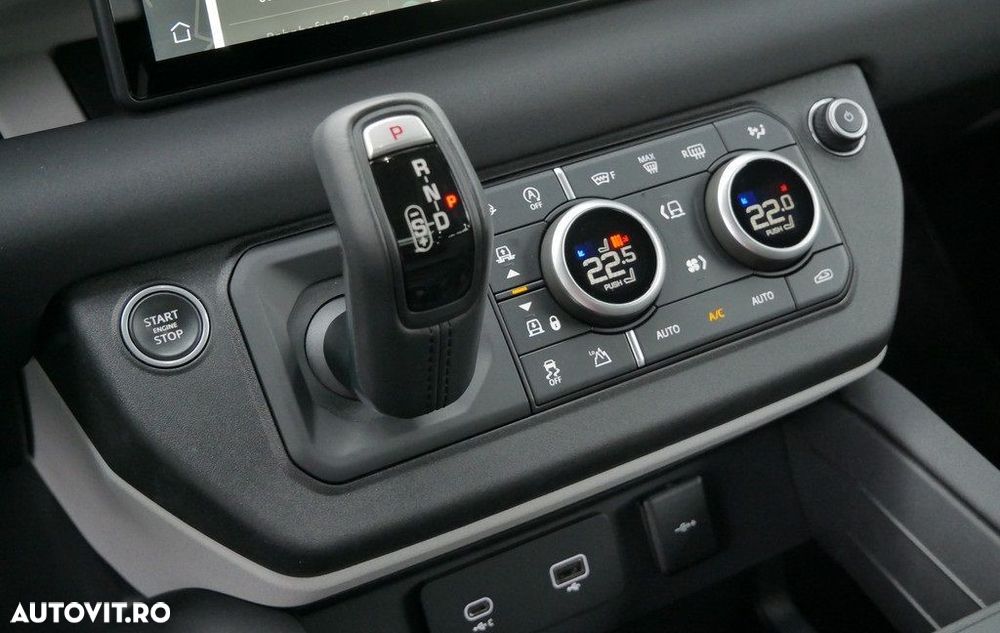 Land Rover Defender - 27