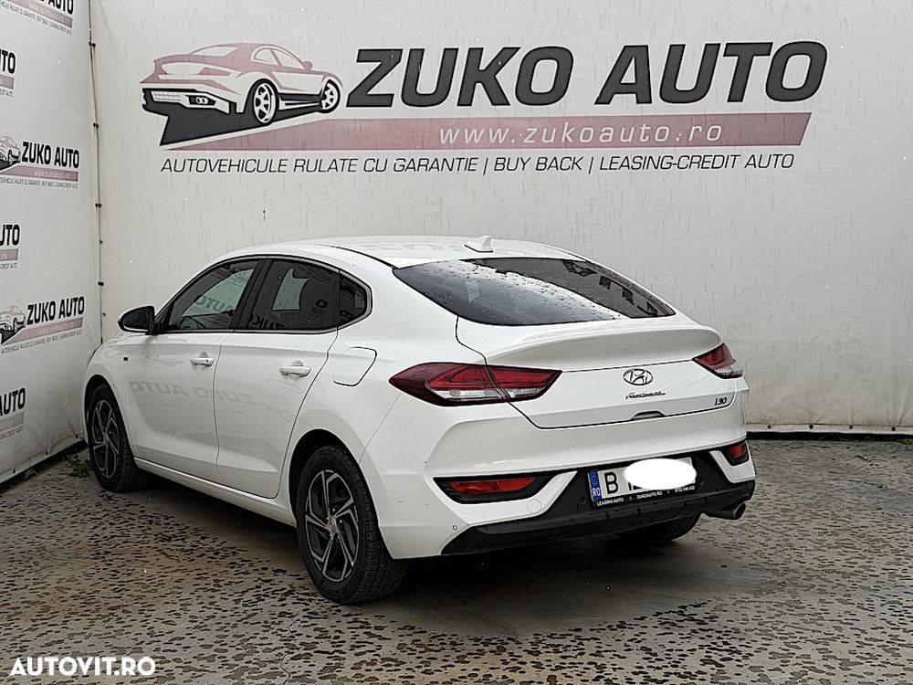 Hyundai i30 1.5 T-GDI 160CP MHEV 5DR M/T Highway - 4