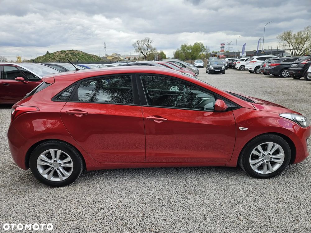 Hyundai i30 blue 1.4 Classic - 13