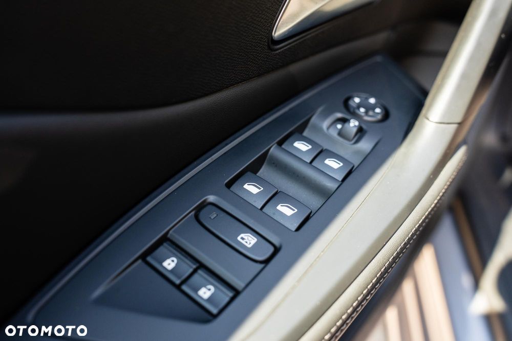 Peugeot 308 1.2 PureTech Allure S&S EAT8 - 31