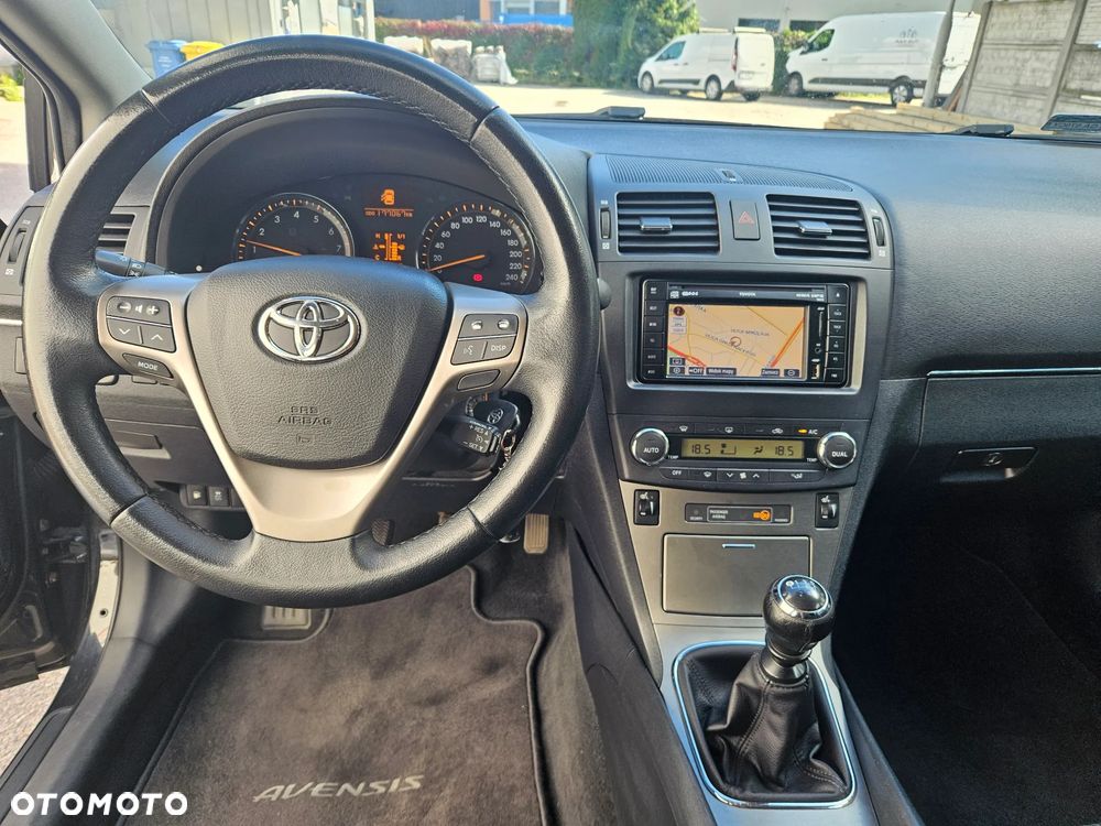 Toyota Avensis 1.8 Sol plus NAVI - 17