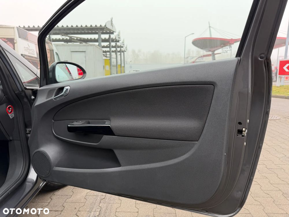 Opel Corsa 1.4 16V Cosmo - 26