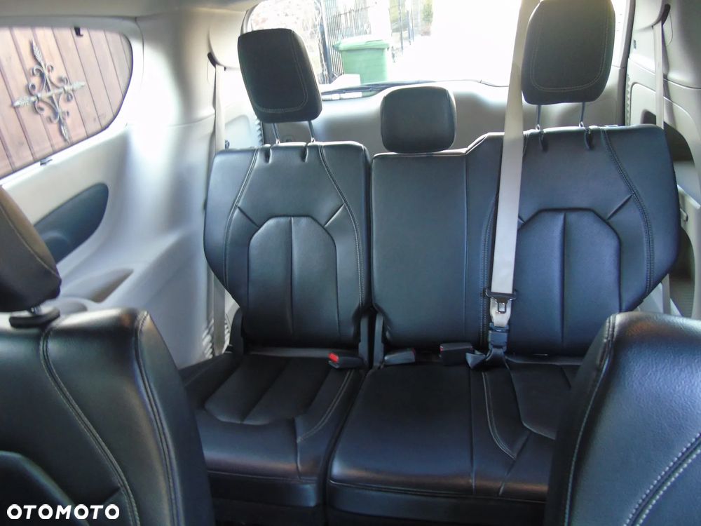 Chrysler Pacifica - 13