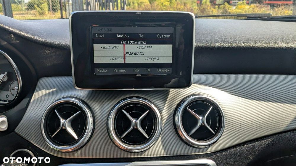 Mercedes-Benz GLA - 32