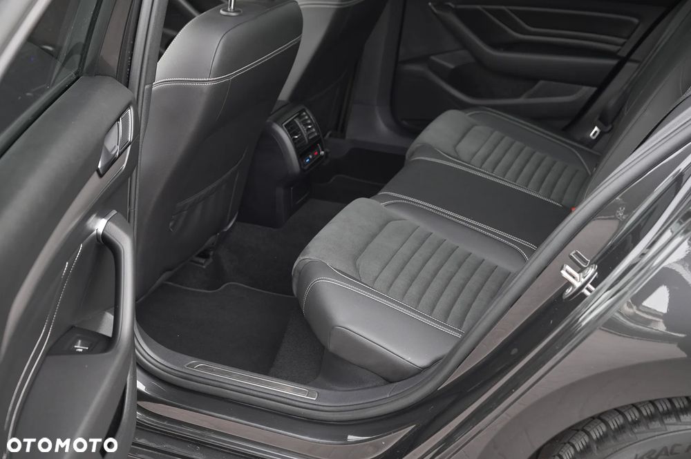 Volkswagen Passat - 31