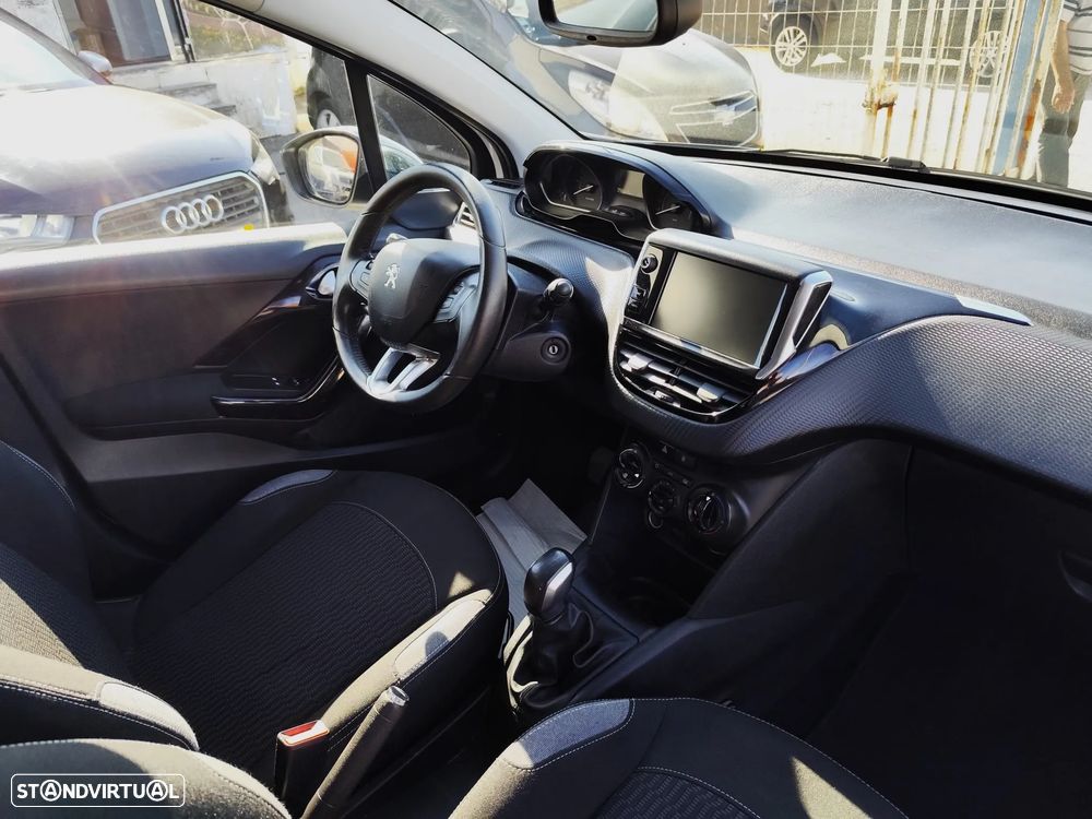Peugeot 208 1.2 PureTech Style - 8