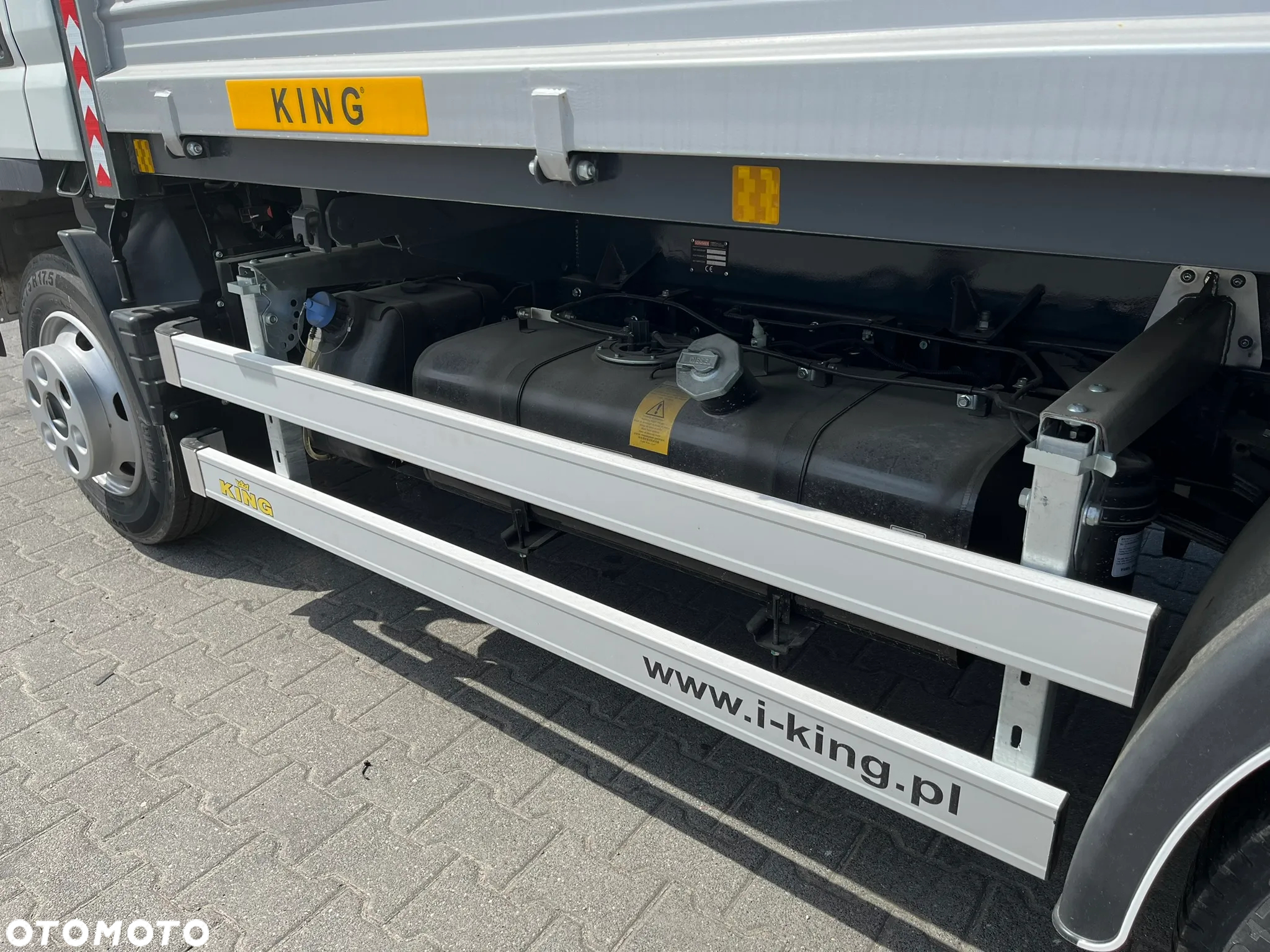 FUSO Canter 7C18 Wywrotka 3W - 10