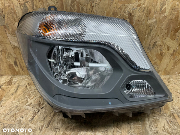 Przednia prawa lampa sprinter 906 lift
