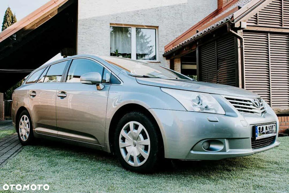 Toyota Avensis 1.8 Sol plus NAVI - 1