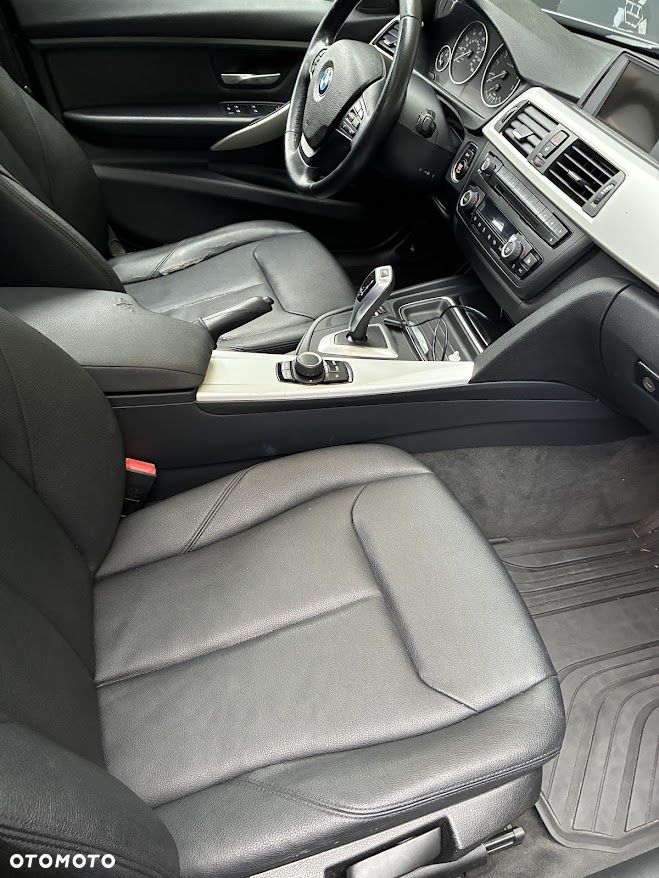 BMW Seria 3 320i xDrive - 5