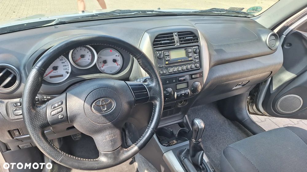 Toyota RAV4 2.0 VVT-i 4x4 - 13