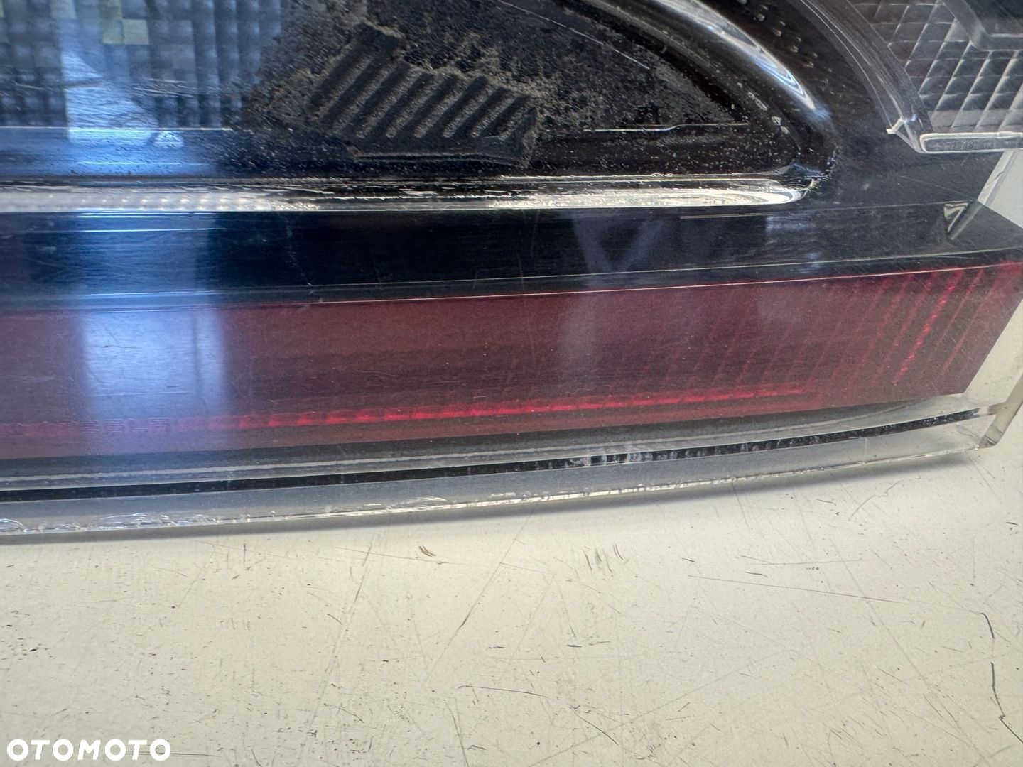 TESLA S LAMPA PRAWY TYŁ W KLAPĘ 6005924-00-C - 6