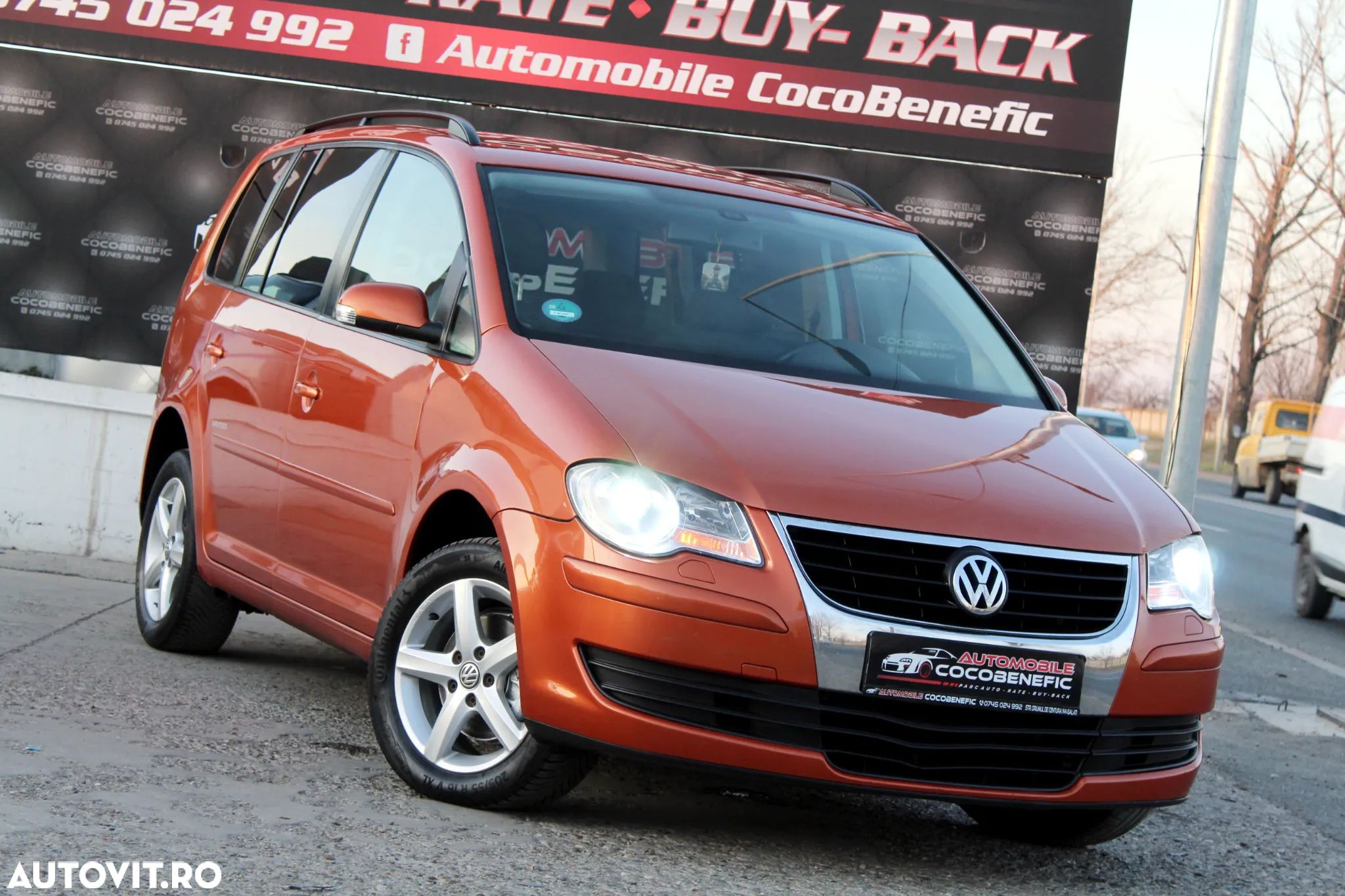 Volkswagen Touran 2.0 TDI DPF DSG United - 1