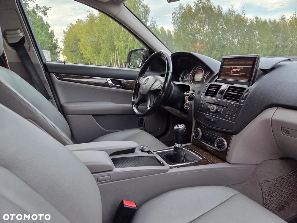 Mercedes-Benz Klasa C 220 CDI Elegance - 21