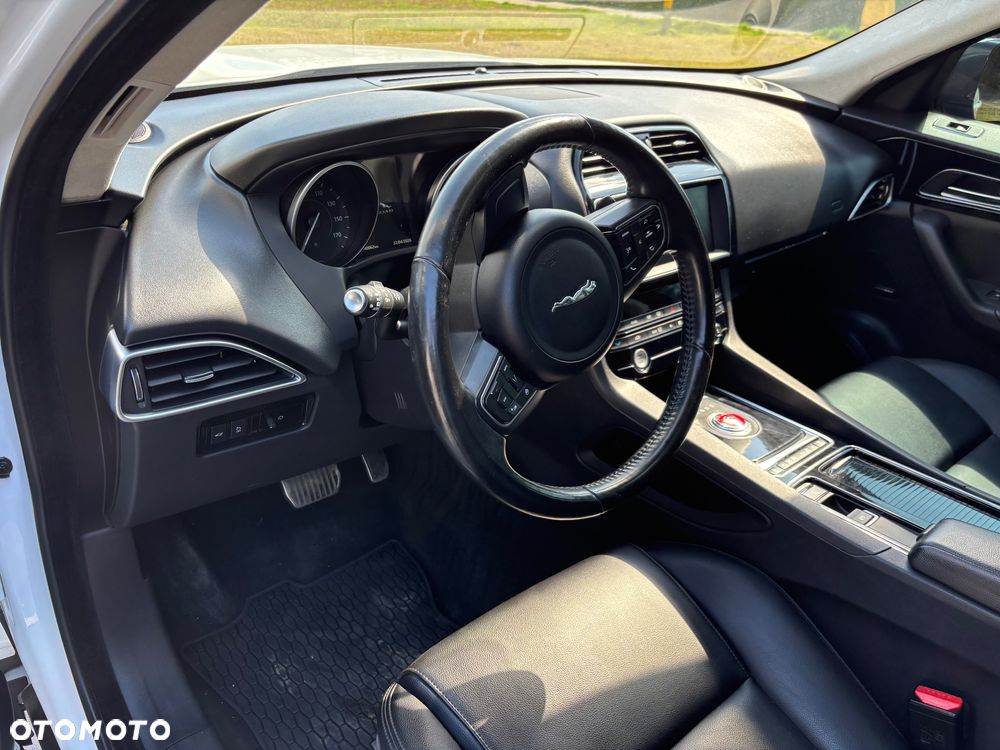 Jaguar F-Pace 25t AWD Prestige - 19