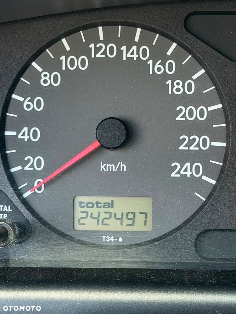 Toyota Avensis - 11