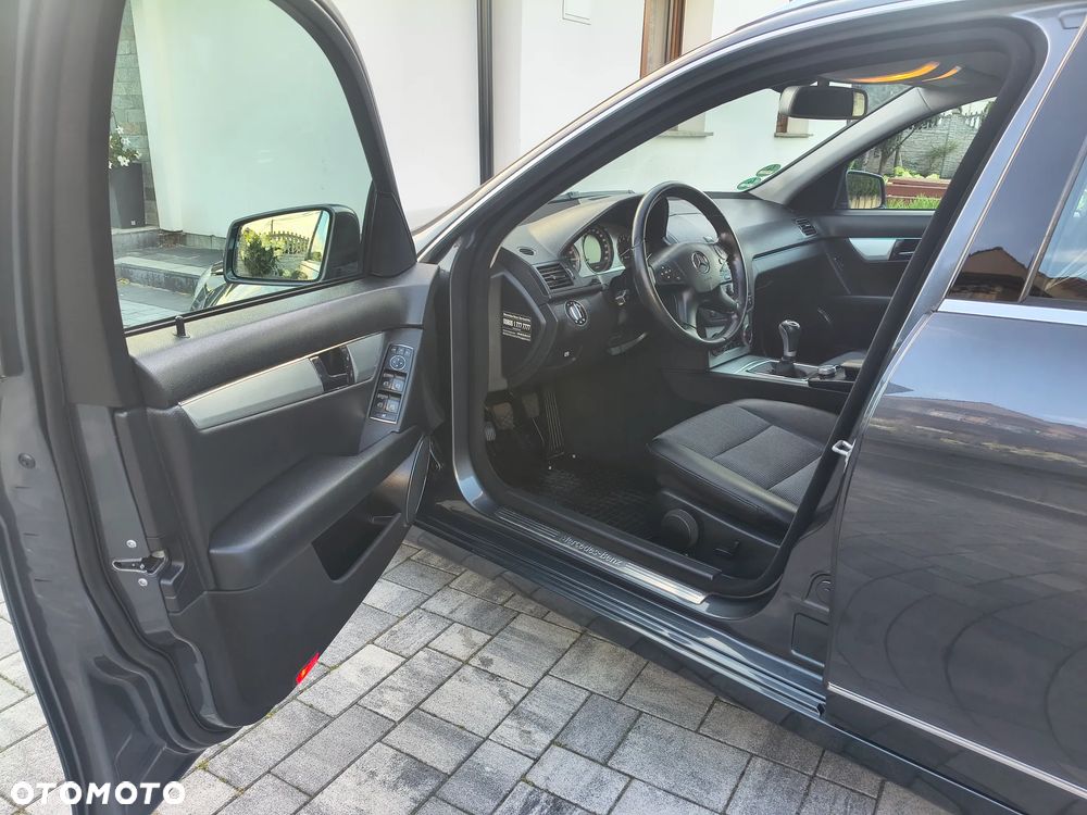 Mercedes-Benz Klasa C 180 Kompressor BlueEFFICIENCY Avantgarde - 8