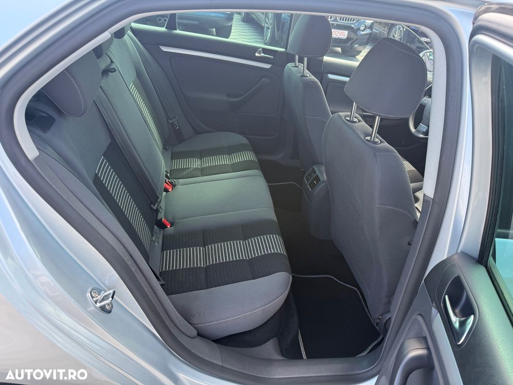 Volkswagen Jetta 1.4 TSI Highline - 9