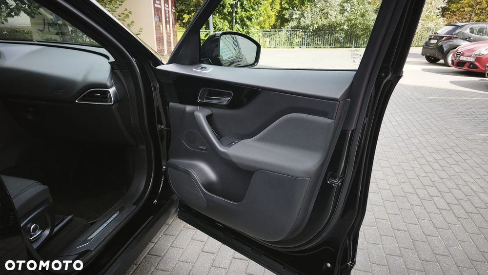 Jaguar F-Pace 2.0 i4D RWD Pure - 24