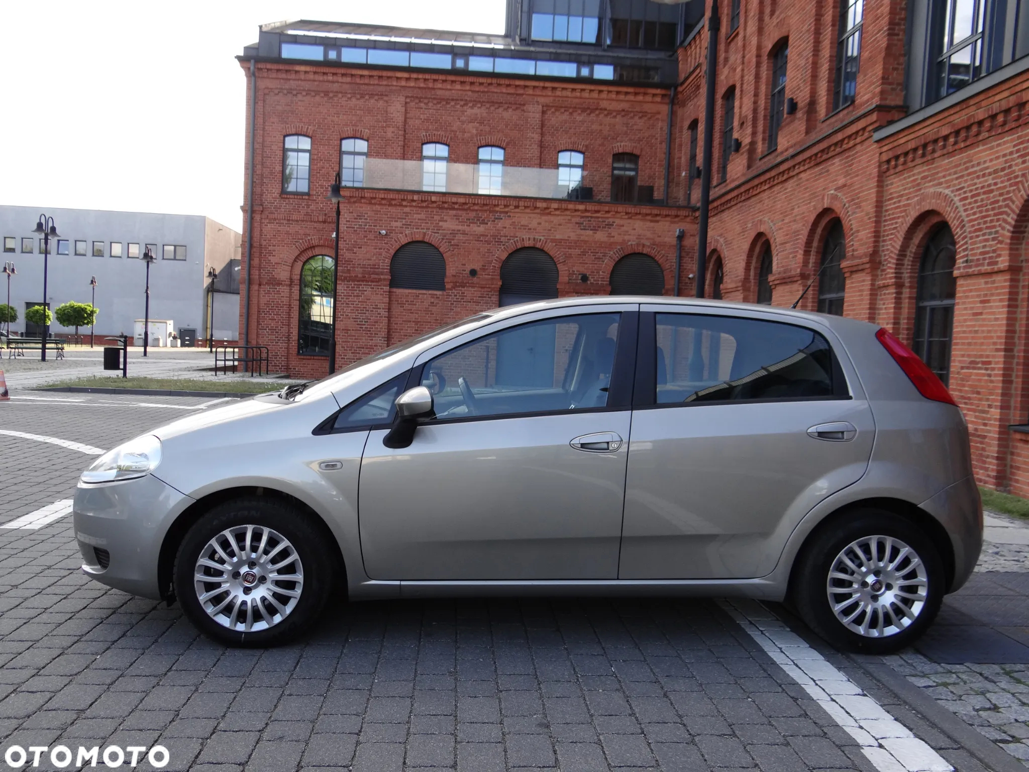 Fiat Punto 1.4 Young - 11