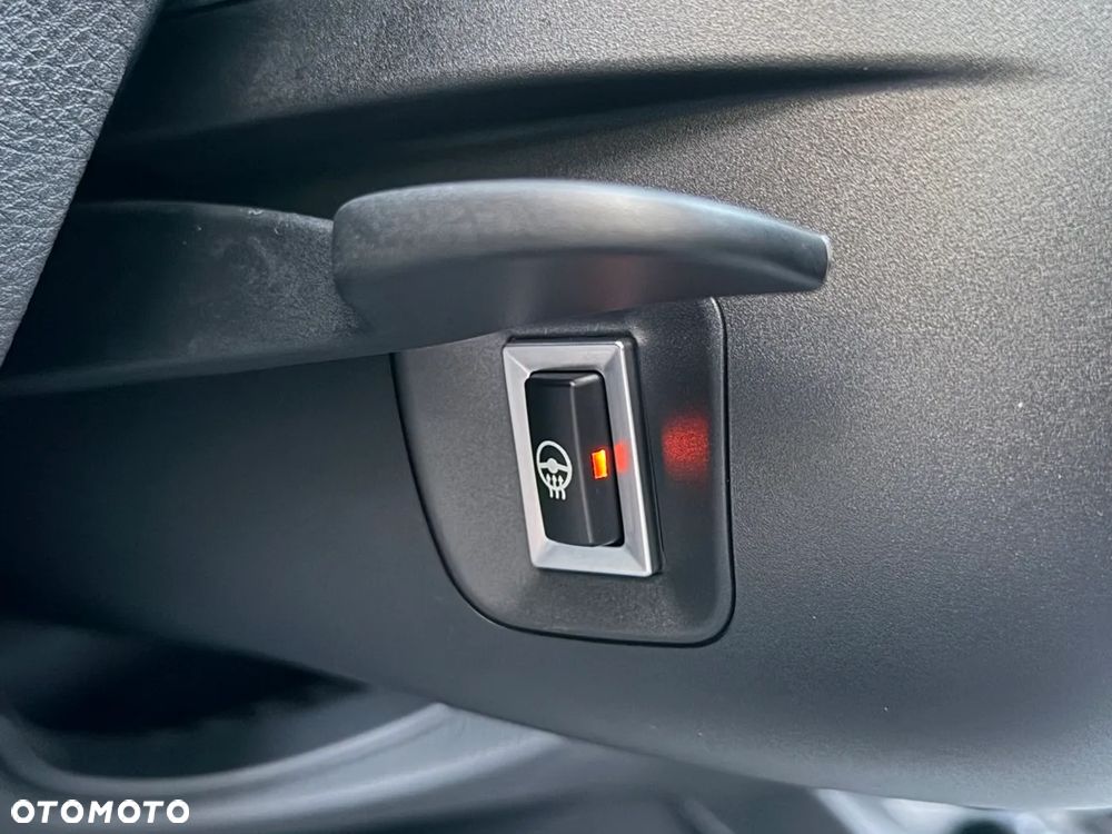 BMW Seria 2 218d M Sport - 36