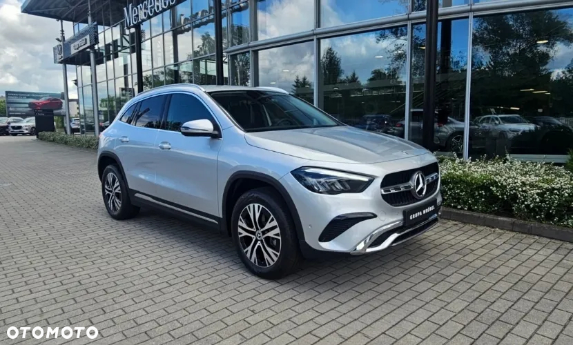 Mercedes-Benz GLA 200 d 8G-DCT - 4