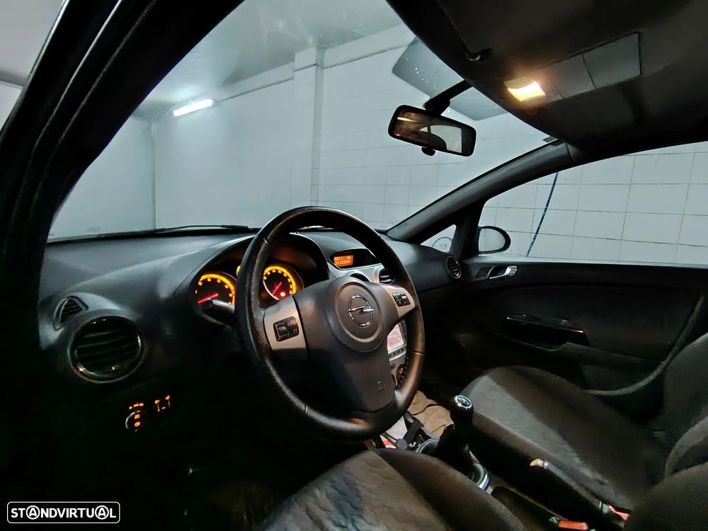 Opel Corsa 1.2 Enjoy FlexFuel - 2