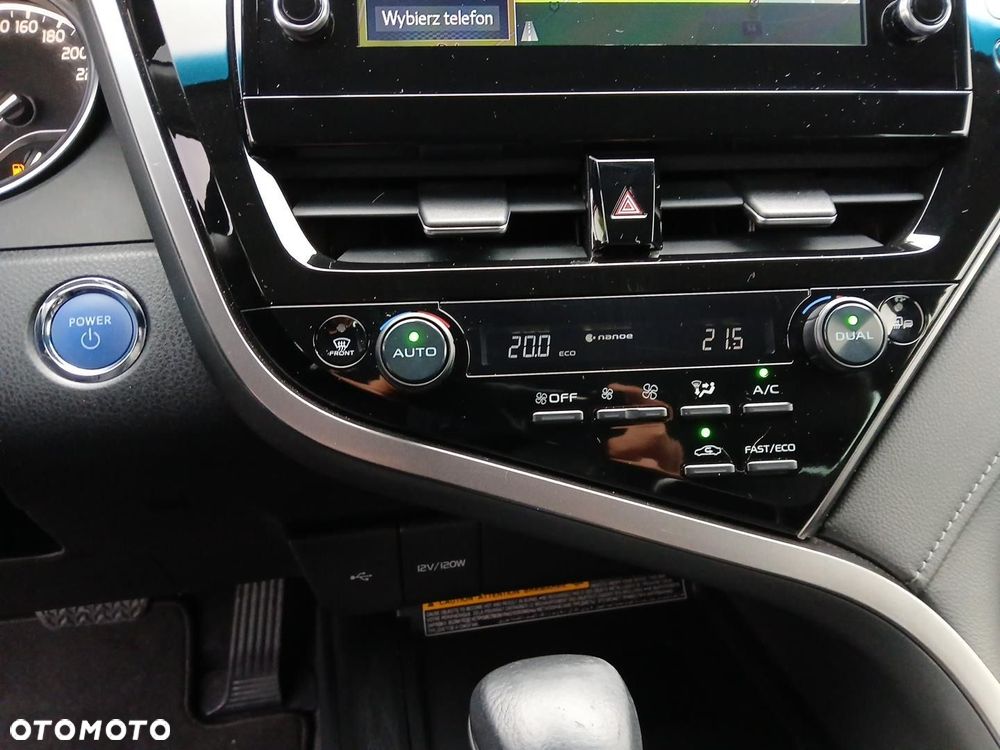 Toyota Camry 2.5 Hybrid Executive CVT - 28