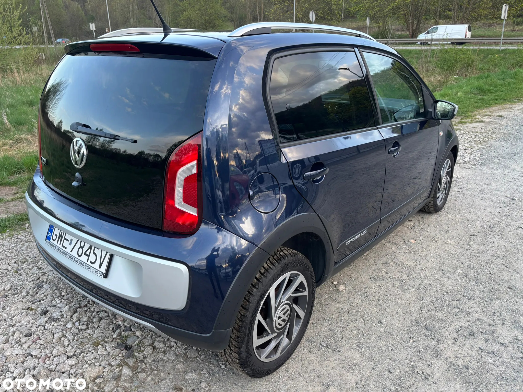 Volkswagen up! 1.0 cross - 12