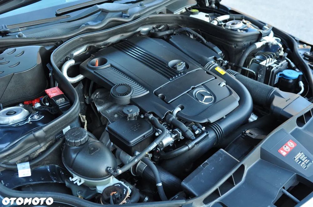 Mercedes-Benz Klasa E 250 CGI BlueEff Avantgarde - 24