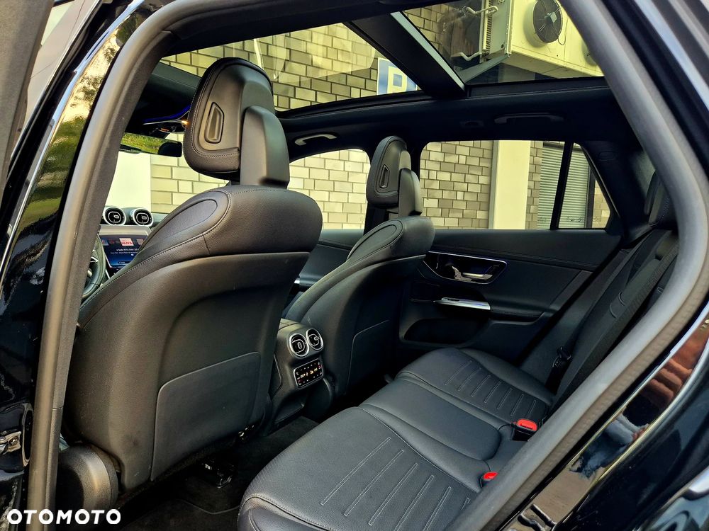 Mercedes-Benz GLC 200 4Matic 9G-TRONIC AMG Line Plus - 23