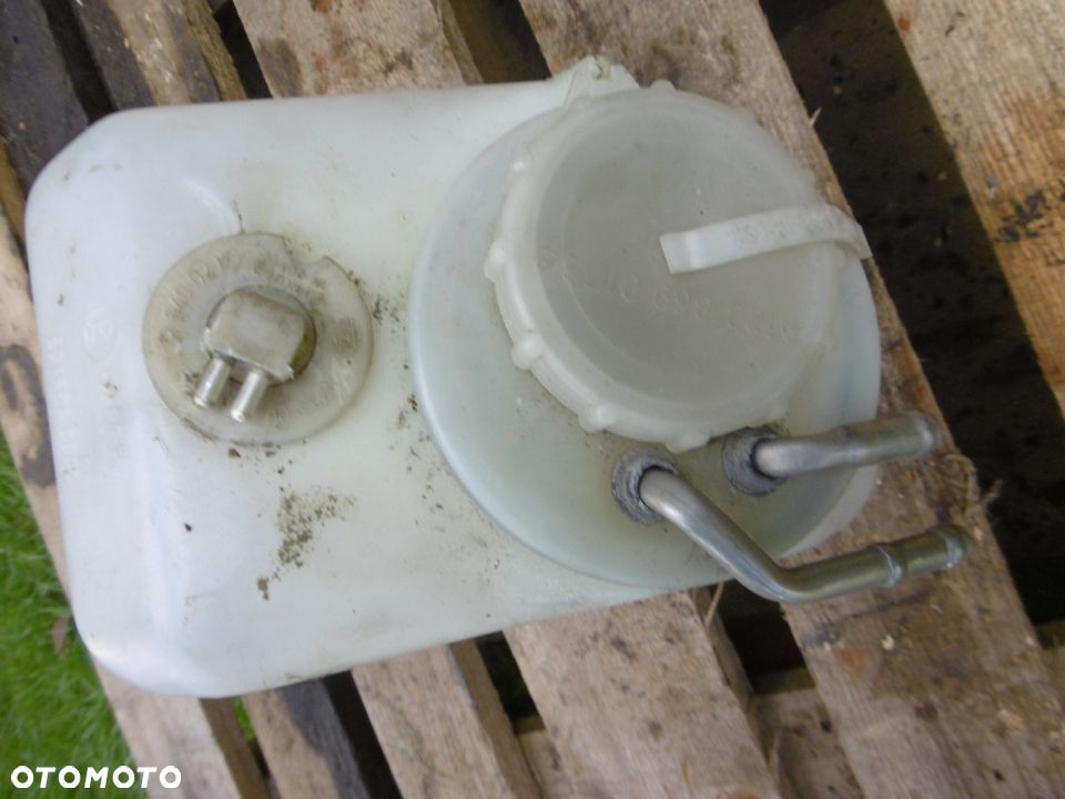 ZBIORNIK SPRYSKIWACZY MERCEDES 124 - 2