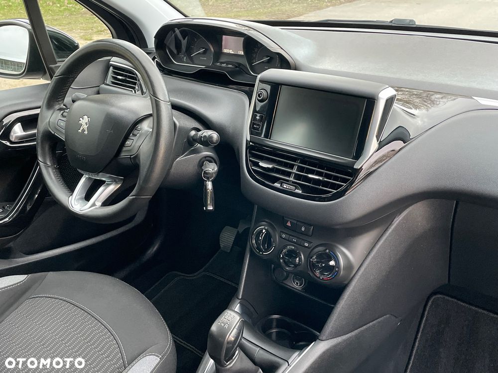 Peugeot 208 - 13