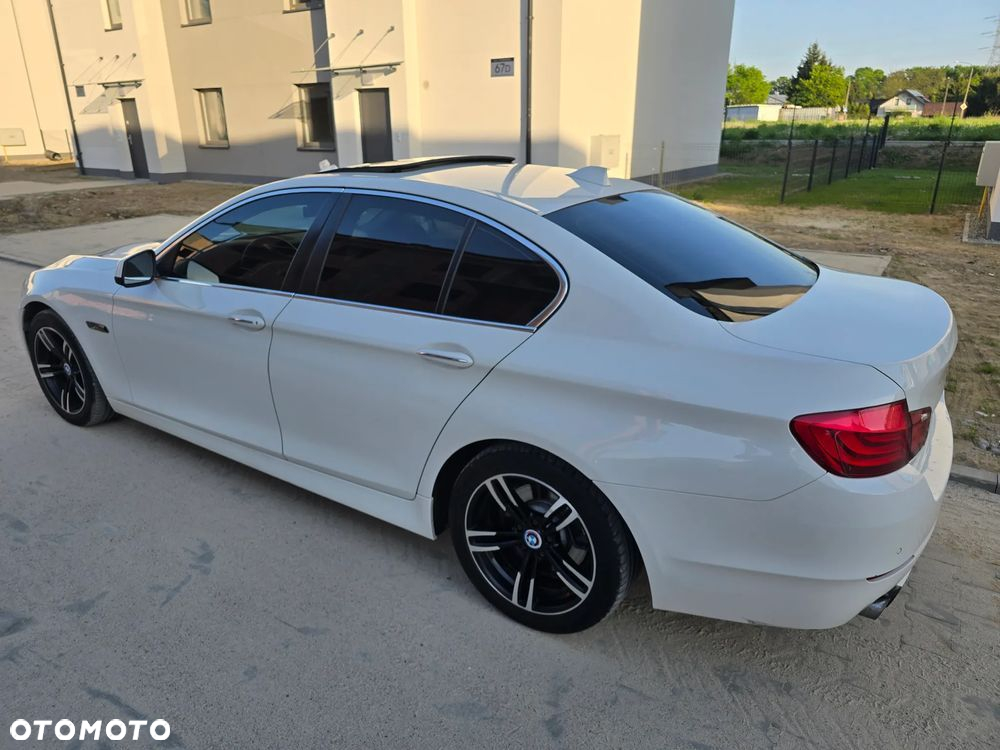 BMW Seria 5 525d Touring Luxury Line - 3