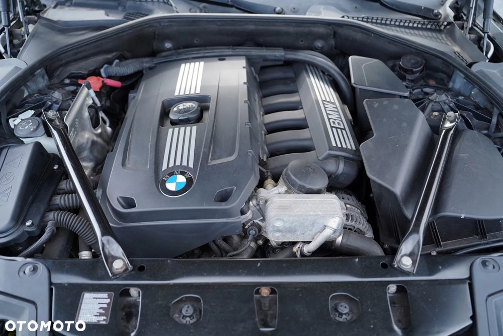 BMW Seria 5 528i Sport-Aut - 39