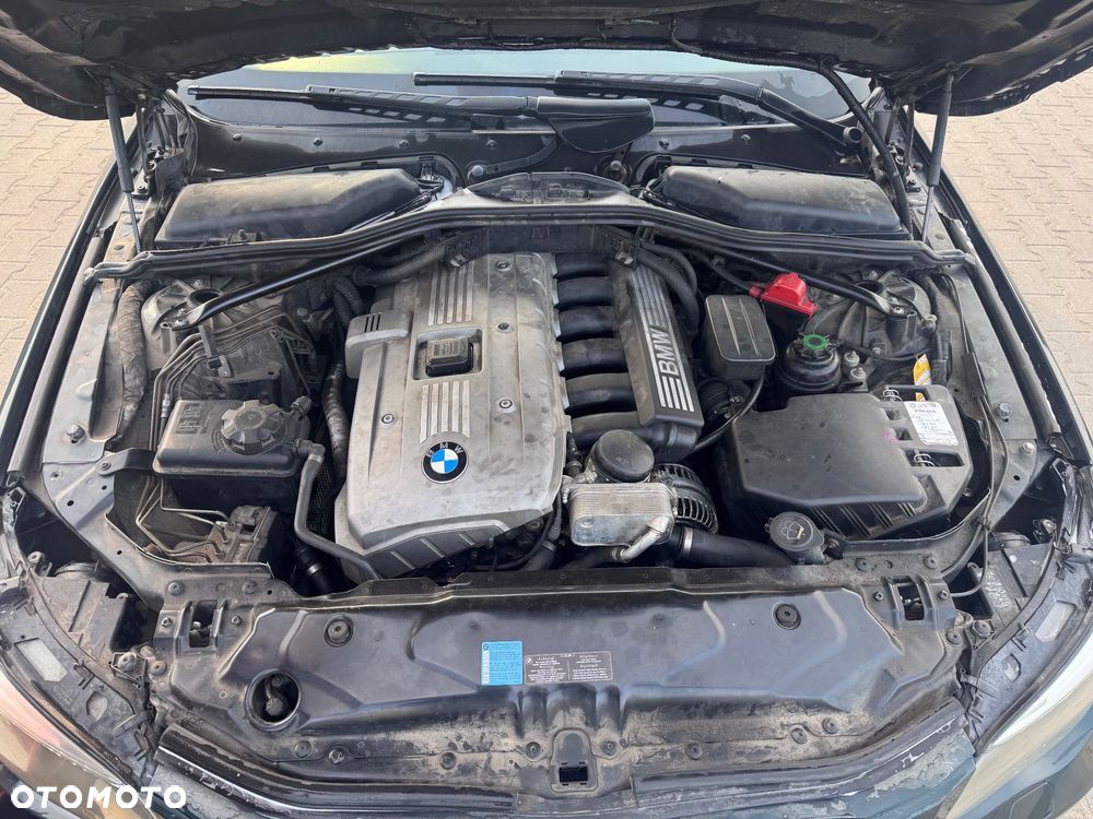 BMW Seria 5 523i - 11