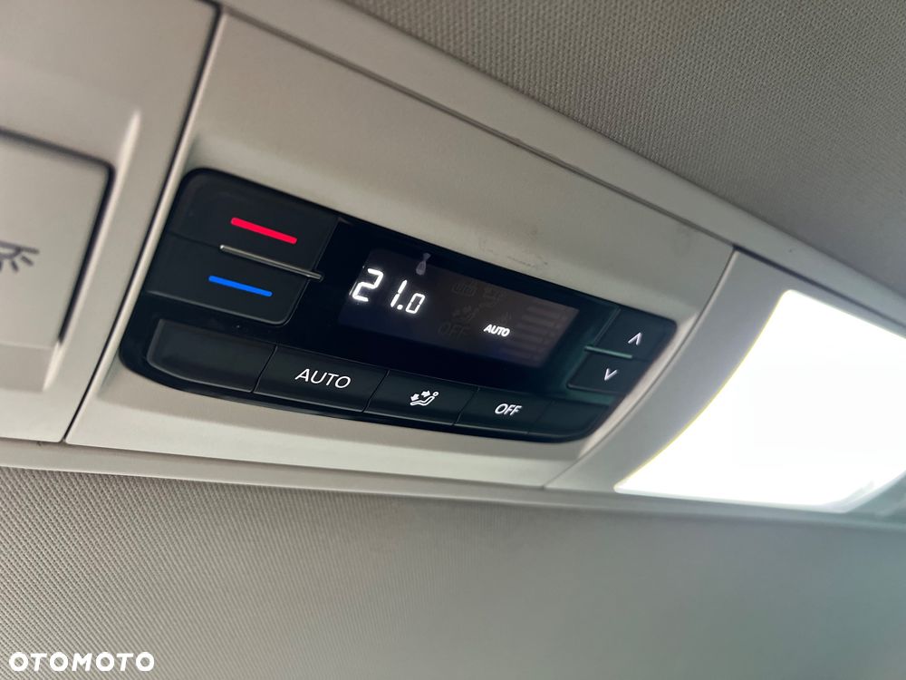 Volkswagen Caravelle - 22