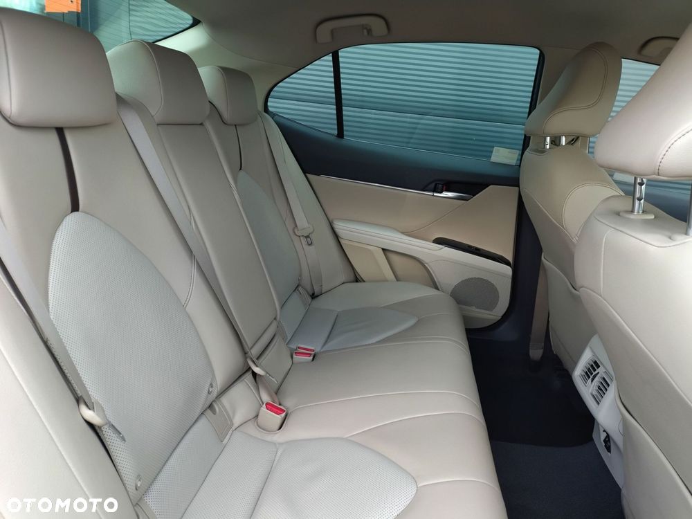 Toyota Camry 2.5 Hybrid Comfort CVT - 18