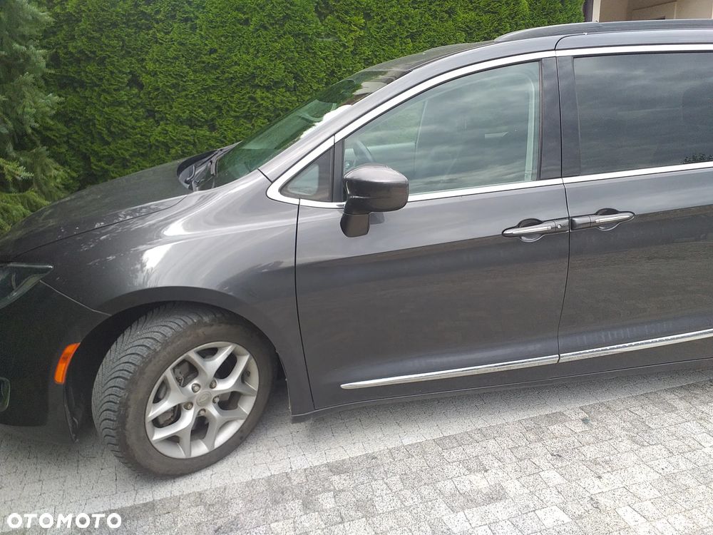 Chrysler Pacifica - 3