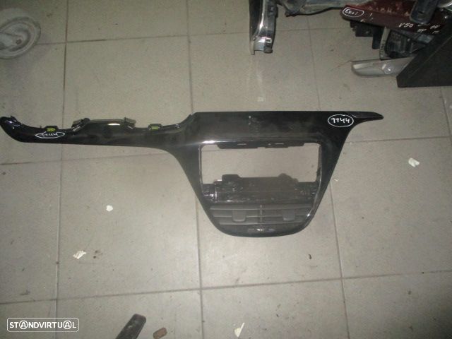 Grelha Friso 9673830077 PEUGEOT 208 2012 CENTRAL PEUGEOT 208 2015 1.6HDI 92CV 5P BRANCO - 1
