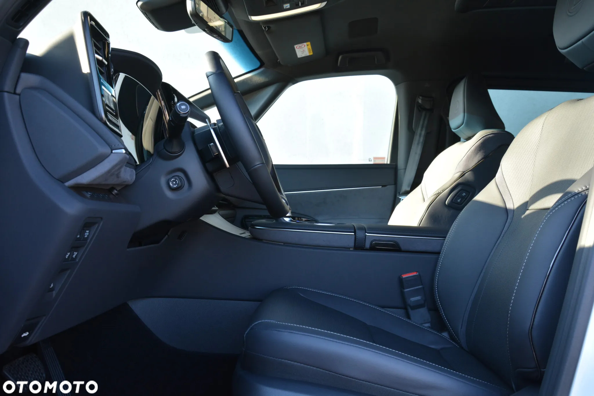 Lexus LM 350h Prestige - 3