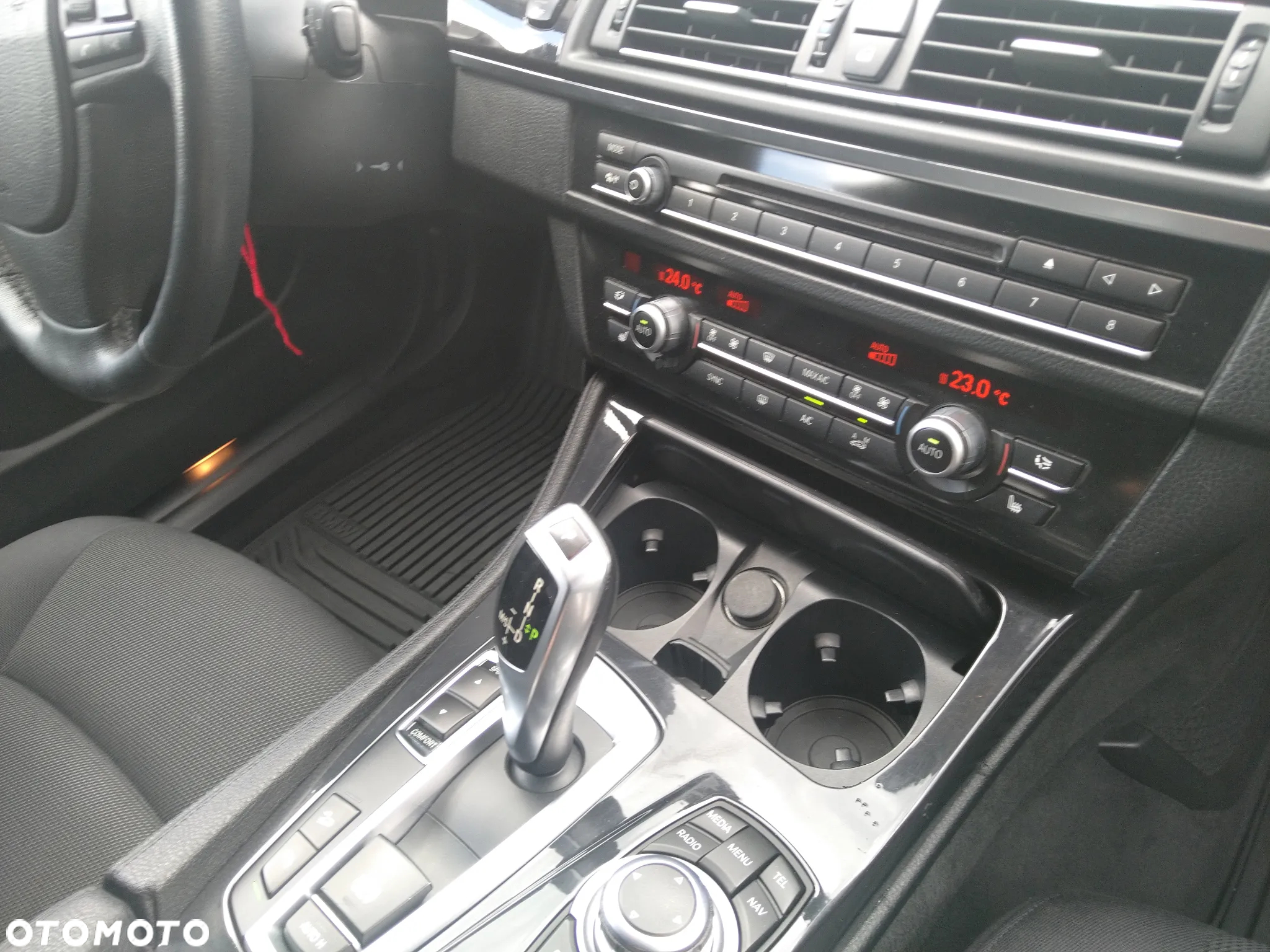BMW Seria 5 520d xDrive - 23