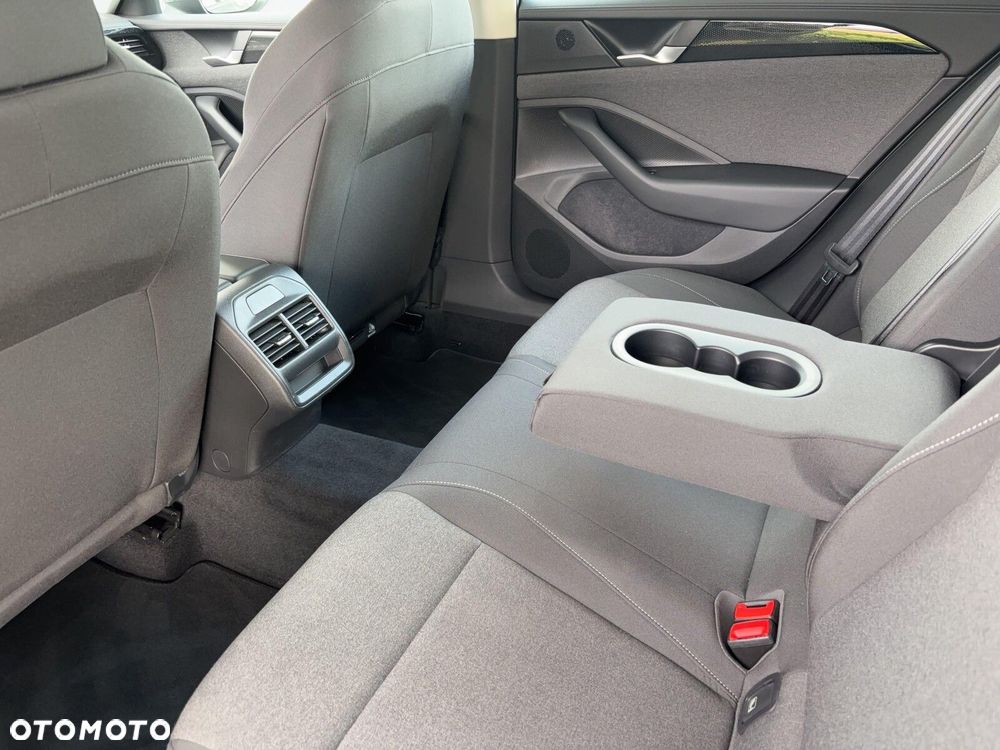 Volkswagen Passat Variant 2.0 TDI SCR DSG - 17