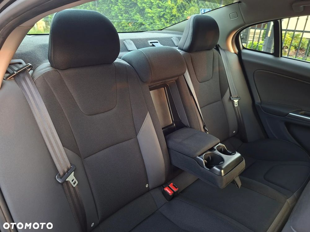Volvo S60 D3 Momentum - 32